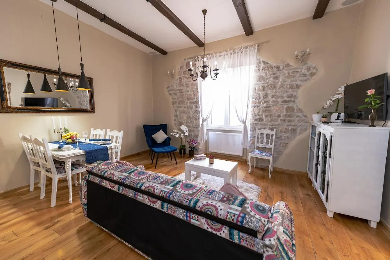 Luxury Apartment Diva location